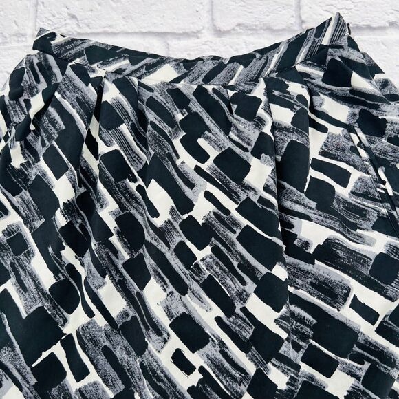 Michael Kors Silk Pleated A-Line Skirt Black White Geometric Size 6 Knee Length - Picture 2 of 9